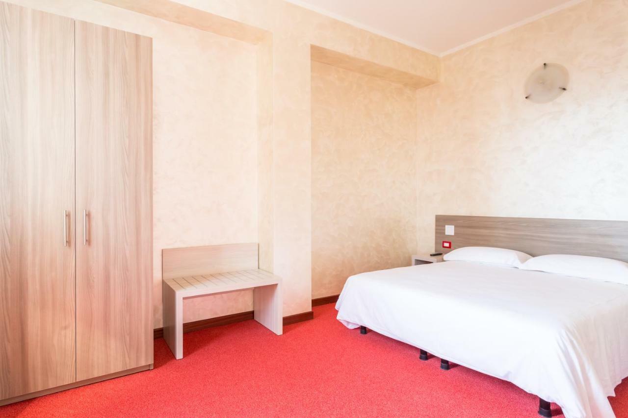 Hotel Italia Dormelletto Exteriör bild
